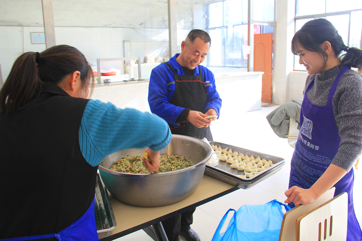 豪家集團(tuán)丨“情暖冬至，溫暖豪家”冬至包餃子活動1