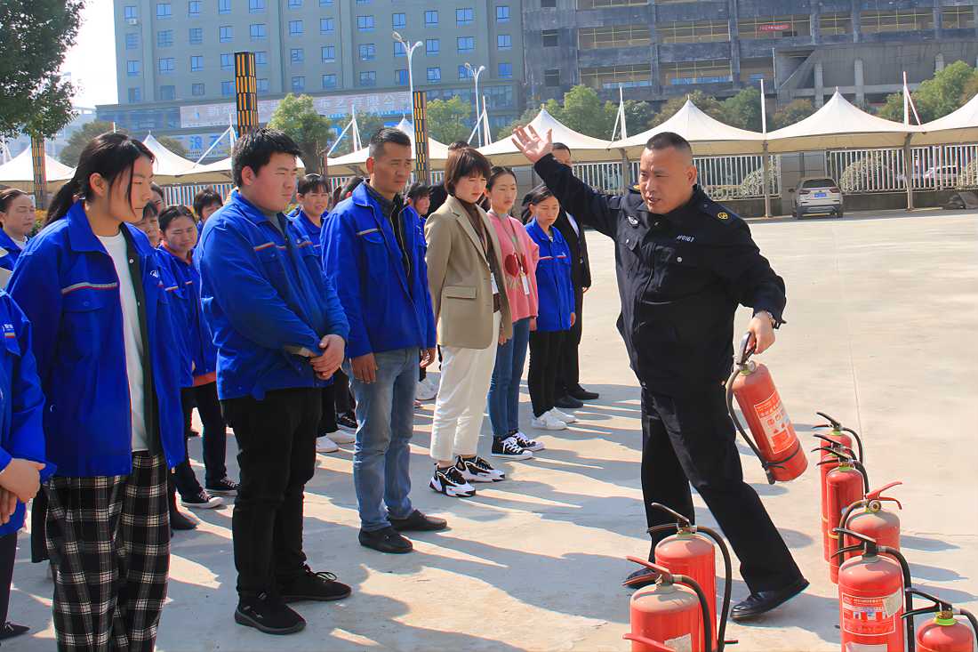 豪家管業(yè)為全體員工普及安全消防小知識.